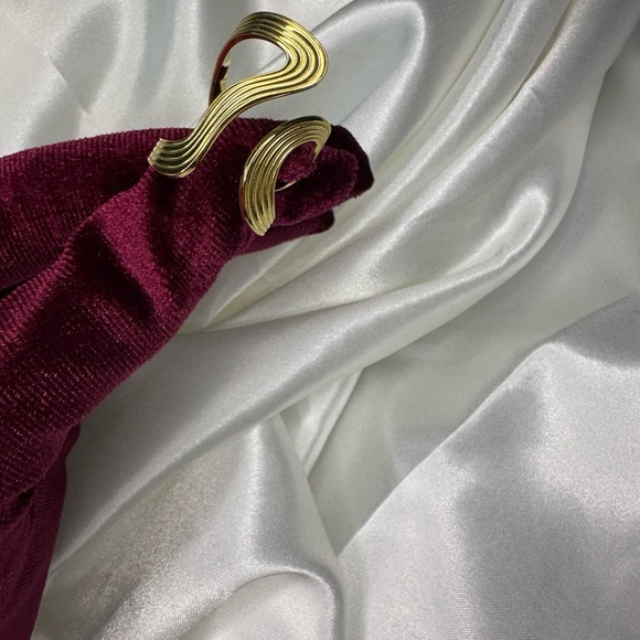 ZARA stillness Gold-Toned Wave Ring - Picture 8 of 12